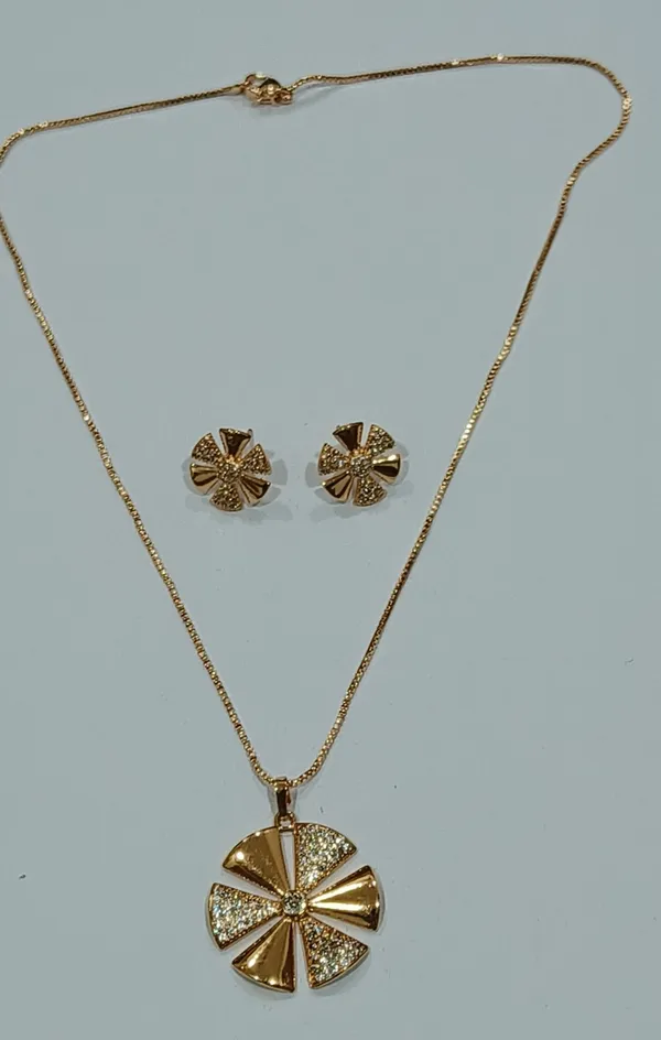 Floral_Pinwheel_Pendant_Necklace_With_Matching_Earrings_Set