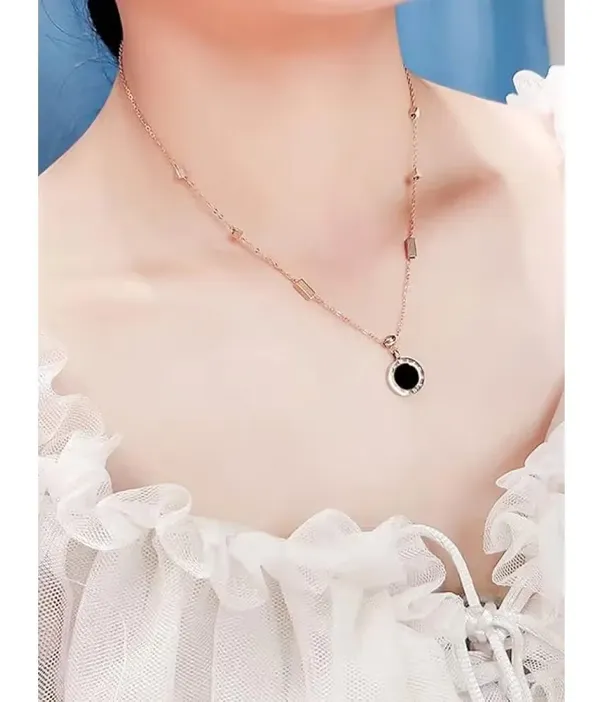 Elegant_Rose_Gold-Tone_Black_Circle_Pendant_Necklace_for_Women