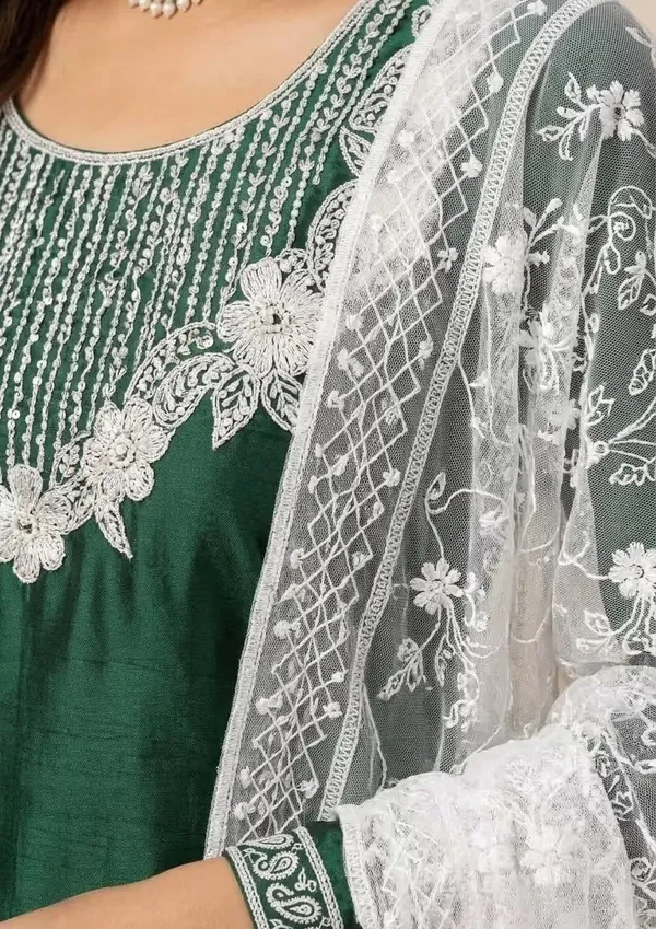 Bottle_Green_Straight_Kurta_Set_With_Lace_Dupatta