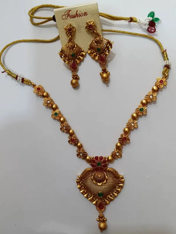 Traditional_Gold-Tone_Kundan_Necklace_Set_with_Ruby_&_Green_Stone_Pendant_and_Matching_Earrings