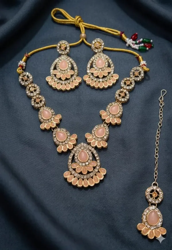 Elegant_Peach_Kundan_Necklace_Set_with_Matching_Earrings,_Maang_Tikka_&_Gold-Tone_Detailing