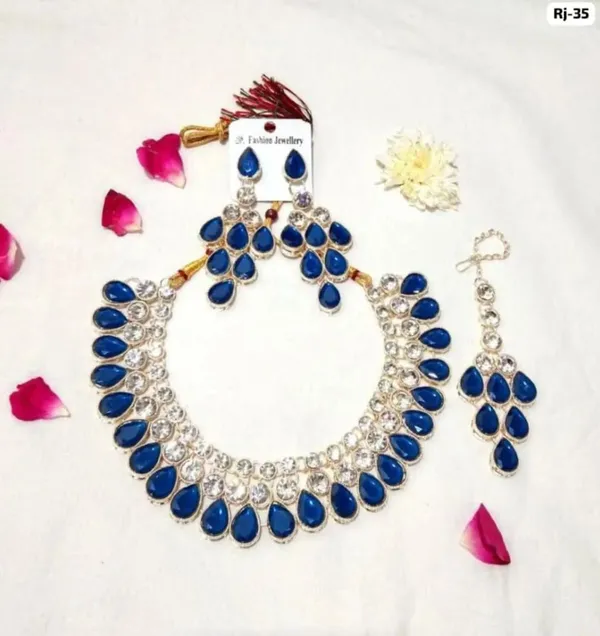 Elegant_Blue_Kundan_Necklace_Set_with_Matching_Earrings_&_Maang_Tikka