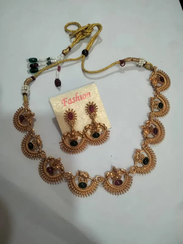Traditional_Gold-Tone_Temple_Jewellery_Necklace_Set_with_Ruby_&_Green_Stones