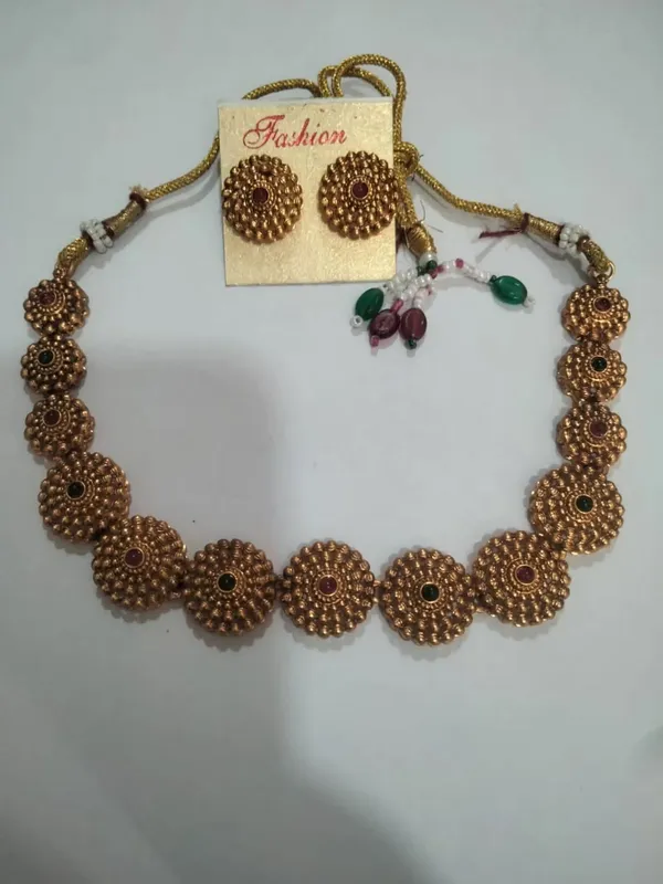 Traditional_Gold-Tone_Temple_Necklace_Set_with_Ruby_&_Green_Stone_Accents