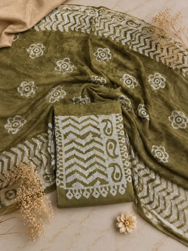 Aahoo_Olive_Green_Pure_Cotton_Hand_Batik_Tie_Dye_Block_Suit
