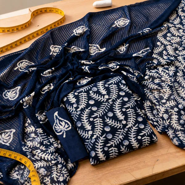 Aahoo_Navy_Blue_Pure_Cotton_Hand_Batik_Tie_Dye_Block_Suit