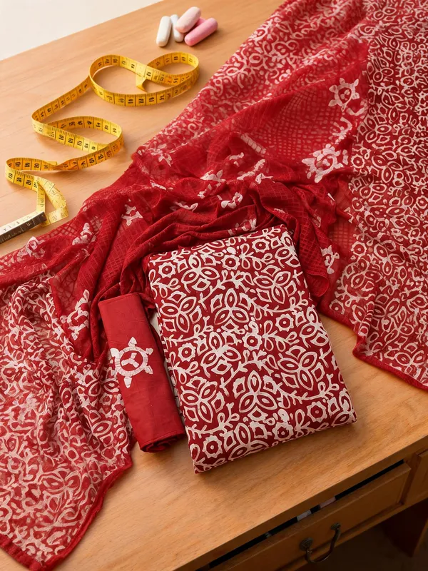 Aahoo_Brick_Red_Pure_Cotton_Hand_Batik_Tie_Dye_Block_Suit