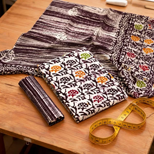 Aahoo_Cocoa_Heritage_Pure_Cotton_Multi_Batik_Print_Dress_Material