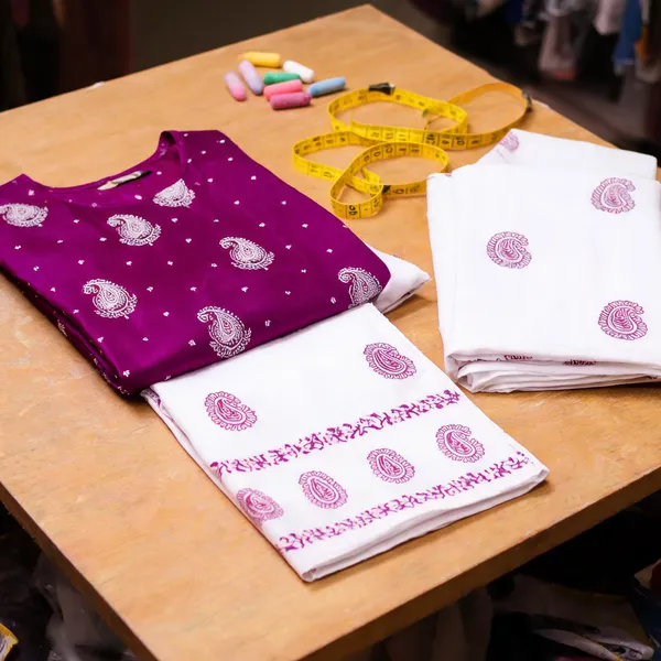 Aahoo_Signature_Paisley_Collection_Royal_Orchid