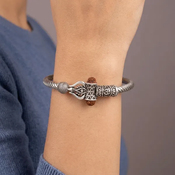 Silver_Oxidized_Rudraksha_Beaded_Kada_Bracelet_for_Men/_Trishul_Rudraksha_Kada