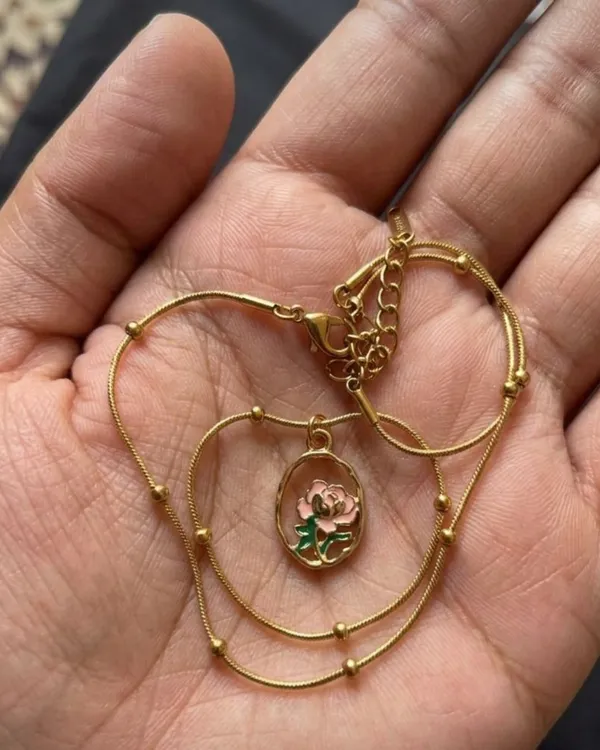 Gold_Alloy_Metal_Enamel_Floral_Oval_Pendant_Satellite_Chain_Necklace