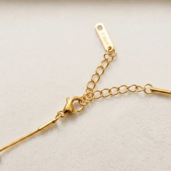 Gold_Alloy_Metal_Enamel_Floral_Oval_Pendant_Satellite_Chain_Necklace