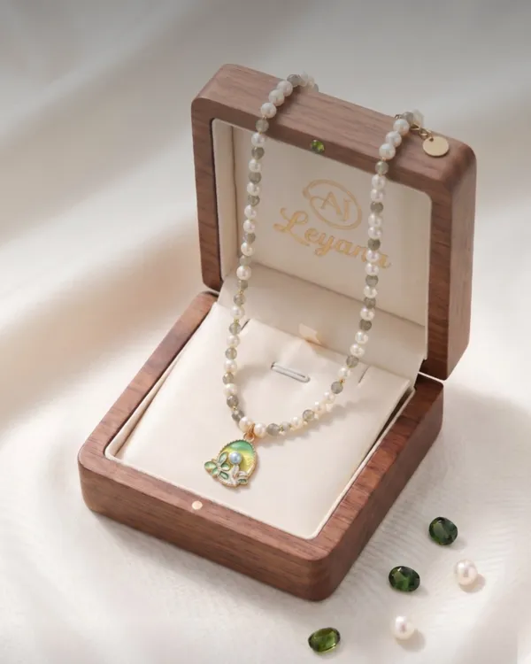 White_Pearl_Beaded_Necklace_With_Iridescent_Pendant