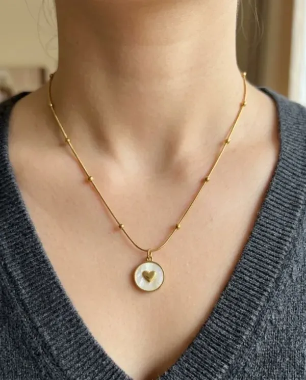 Gold_Plated_Heart_Pendant_Chain_Necklace_For_Women