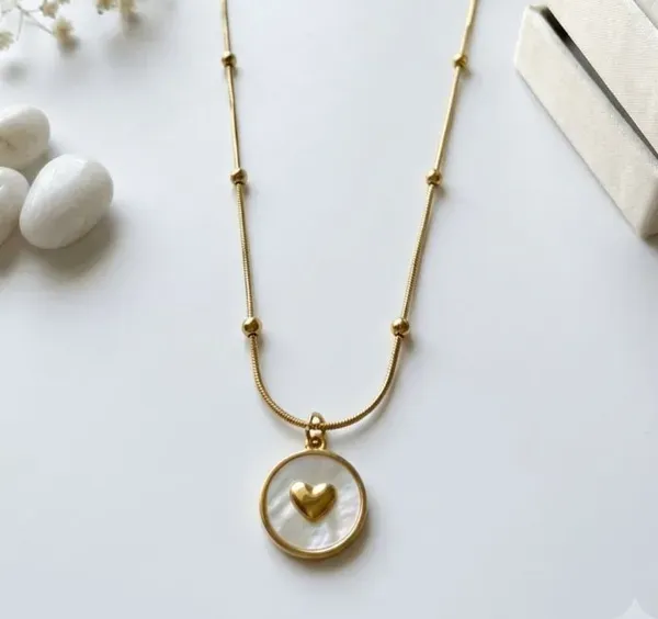 Gold_Plated_Heart_Pendant_Chain_Necklace_For_Women