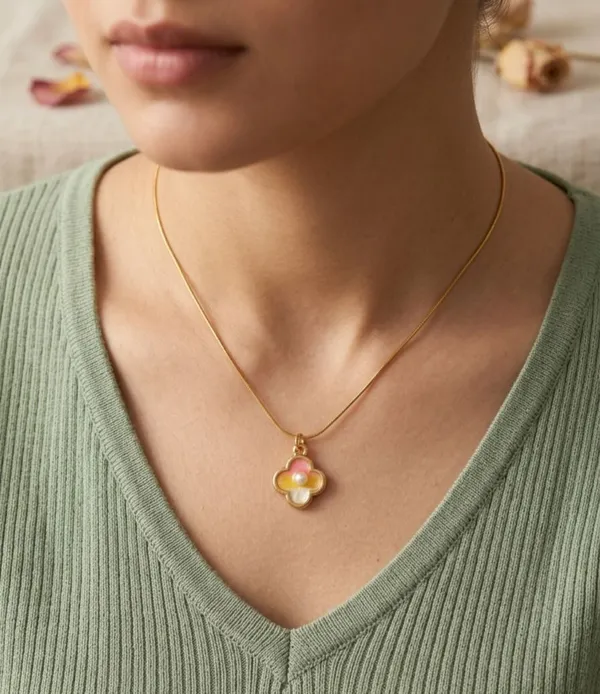 Gold_Tone_Enamel_Clover_Pendant_Chain_Necklace_For_Women