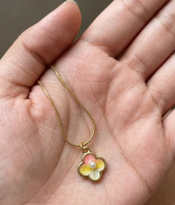 Gold_Tone_Enamel_Clover_Pendant_Chain_Necklace_For_Women