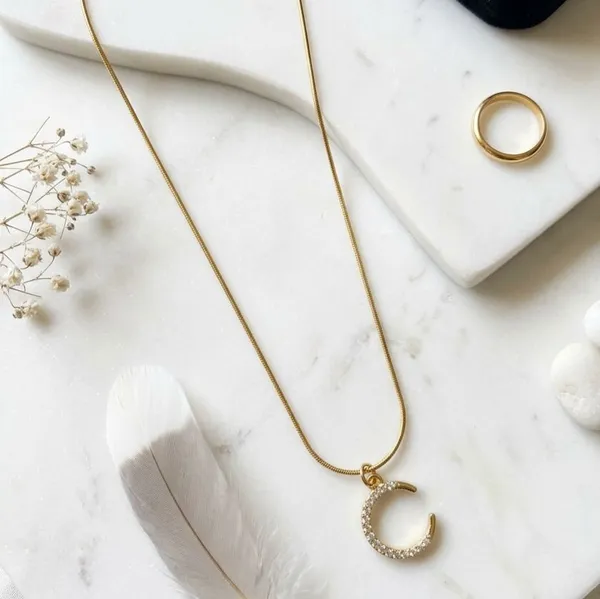 Gold_Alloy_Metal_Snake_Chain_Crystal_Crescent_Moon_Pendant_For_Women