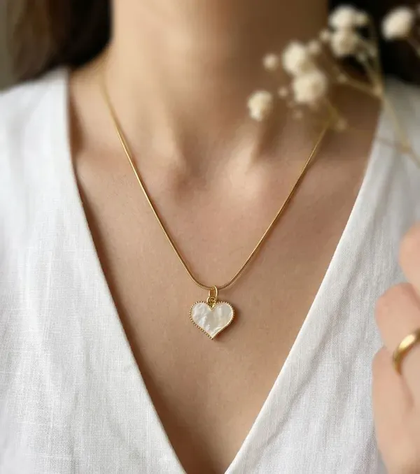 Gold_Plated_Heart_Pendant_Snake_Chain_Necklace_For_Women