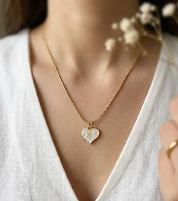 Gold_Plated_Heart_Pendant_Snake_Chain_Necklace_For_Women