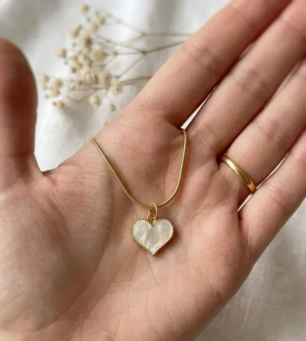 Gold_Plated_Heart_Pendant_Snake_Chain_Necklace_For_Women