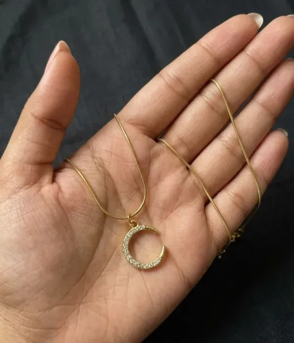 Gold_Alloy_Metal_Snake_Chain_Crystal_Crescent_Moon_Pendant_For_Women