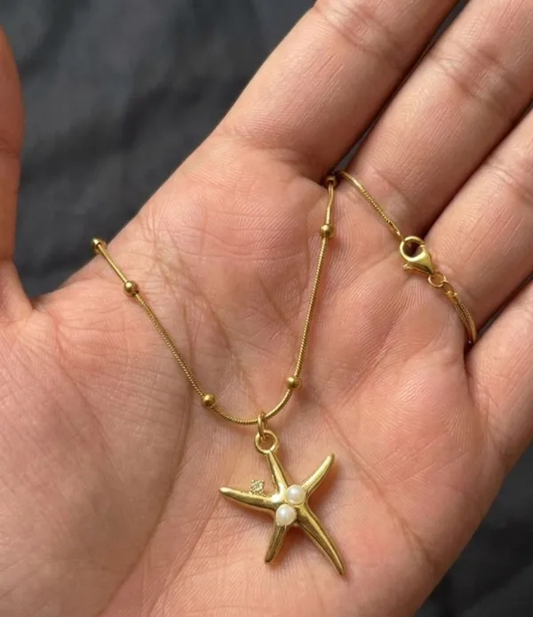 Gold_Tone_Starfish_Pendant_Necklace_With_Crystals