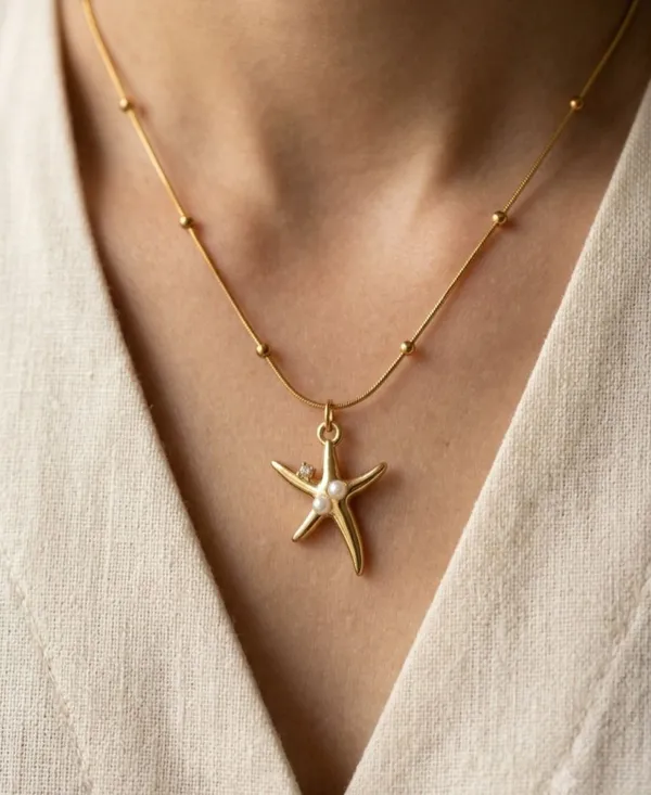Gold_Tone_Starfish_Pendant_Necklace_With_Crystals