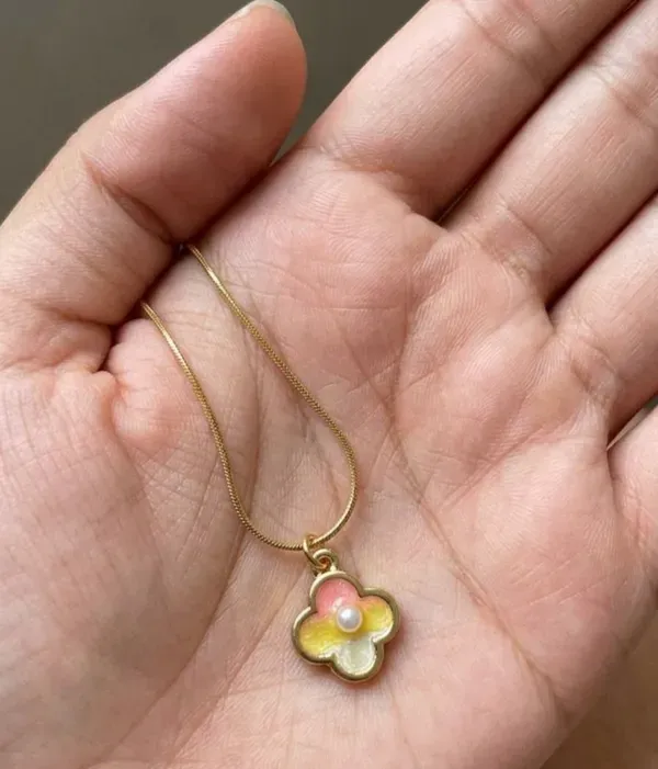 Gold_Tone_Enamel_Clover_Pendant_Chain_Necklace_For_Women