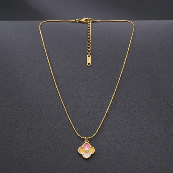 Gold_Tone_Enamel_Clover_Pendant_Chain_Necklace_For_Women