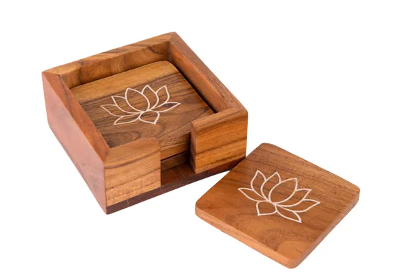 Wooden_Lotus_Engraved_Coaster_Set_With_Holder