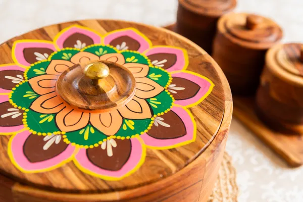 Wooden_Floral_Hand-Painted_Round_Roti_Box_With_Lid