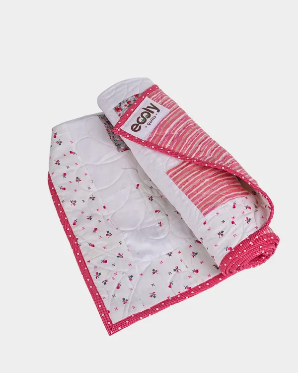 Sweet_Pink_Gray_Rosebud_Baby_Quilt