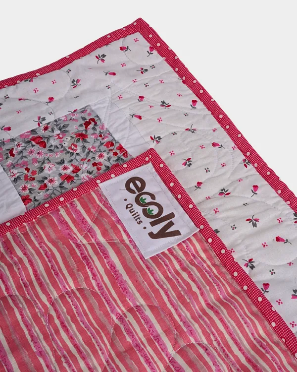 Sweet_Pink_Gray_Rosebud_Baby_Quilt