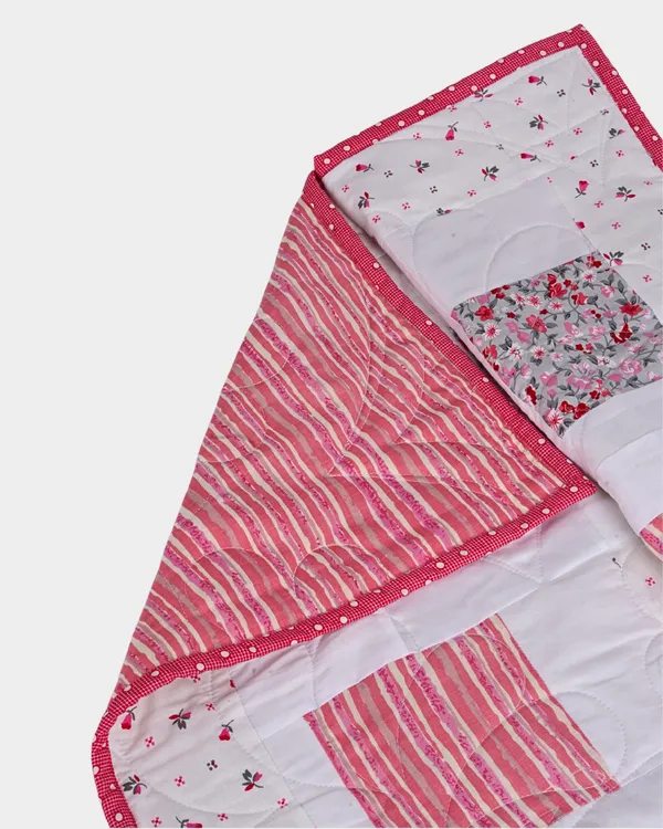 Sweet_Pink_Gray_Rosebud_Baby_Quilt