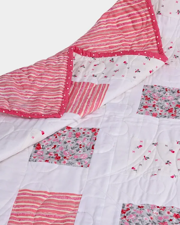 Sweet_Pink_Gray_Rosebud_Baby_Quilt
