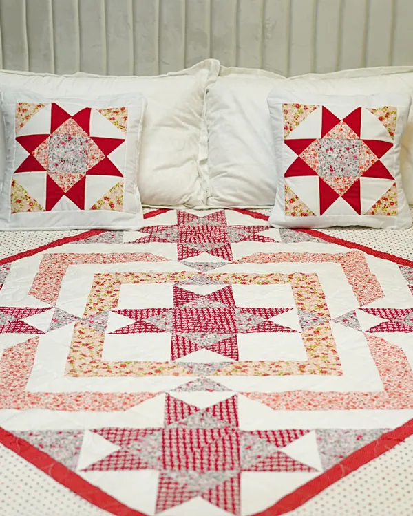 Red_White_Star_Quilt_With_Shams