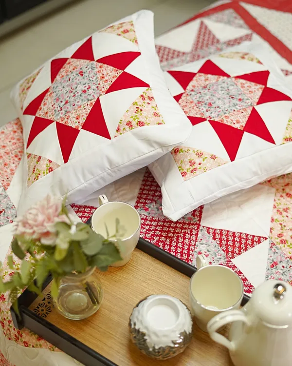 Red_White_Star_Quilt_With_Shams