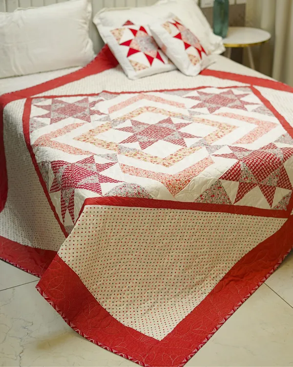 Red_White_Star_Quilt_With_Shams