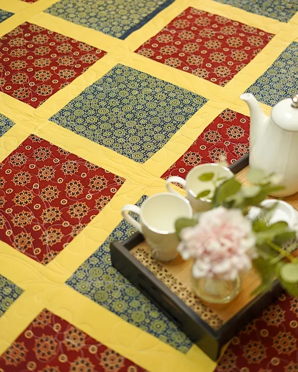 Bold_Retro_Checkerboard_Quilted_With_Shams