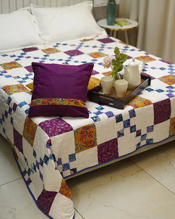 Modern_Mosaic_Patchwork_Quilt_Set_With_Shams