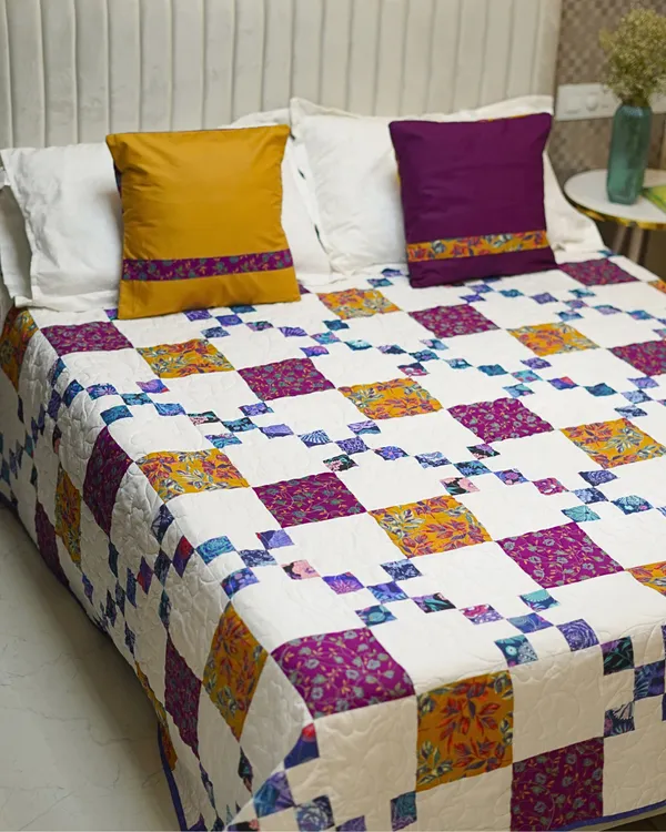 Modern_Mosaic_Patchwork_Quilt_Set_With_Shams