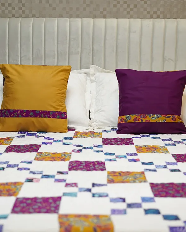Modern_Mosaic_Patchwork_Quilt_Set_With_Shams