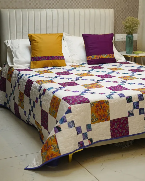 Modern_Mosaic_Patchwork_Quilt_Set_With_Shams