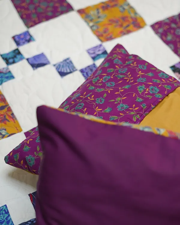 Modern_Mosaic_Patchwork_Quilt_Set_With_Shams