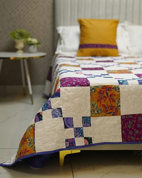 Modern_Mosaic_Patchwork_Quilt_Set_With_Shams