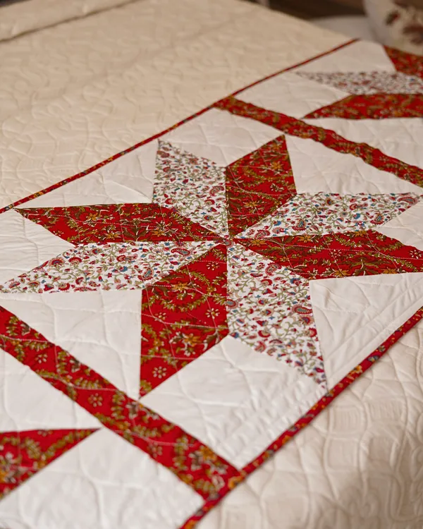 Elegant_Pink_Star_Patchwork_Quilted_Bed_Runner