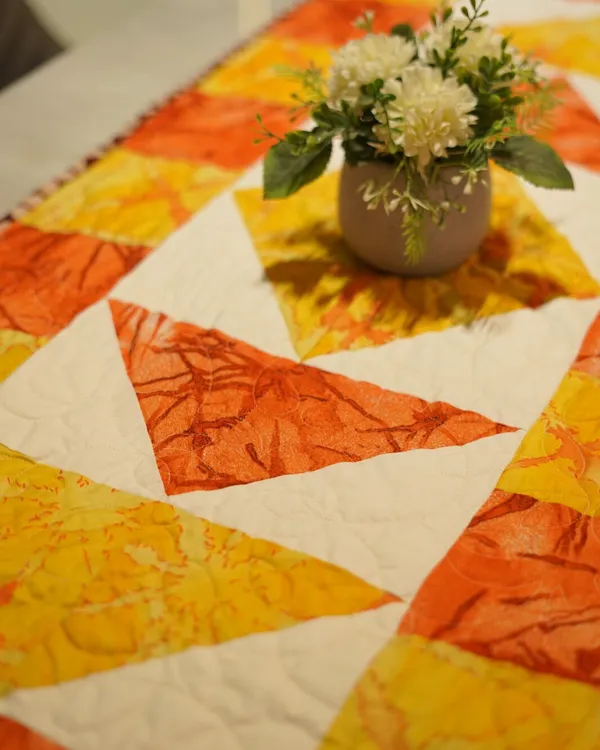 Warm_Harvest_Quilted_Dinner_Table_Runner