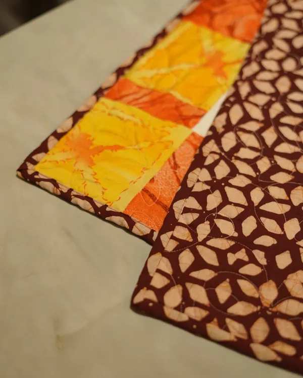 Warm_Harvest_Quilted_Dinner_Table_Runner