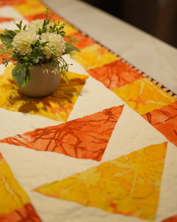 Warm_Harvest_Quilted_Dinner_Table_Runner